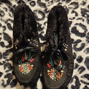 Montana West Black Embroidered Moccasins